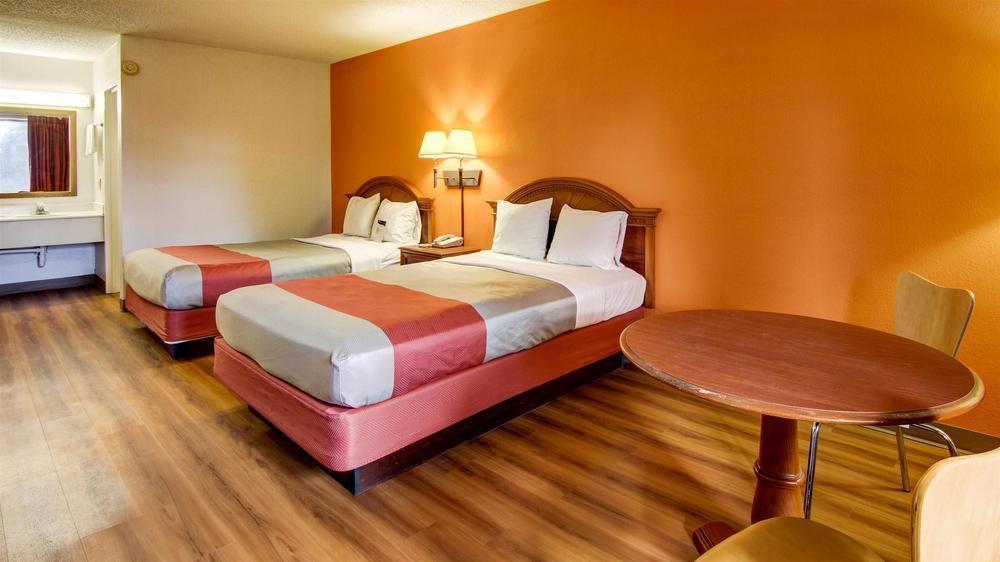 Red Roof Inn Форсайт Екстер'єр фото