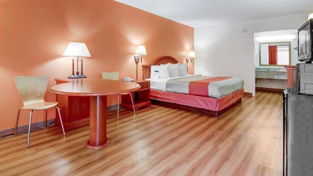 Red Roof Inn Форсайт Екстер'єр фото