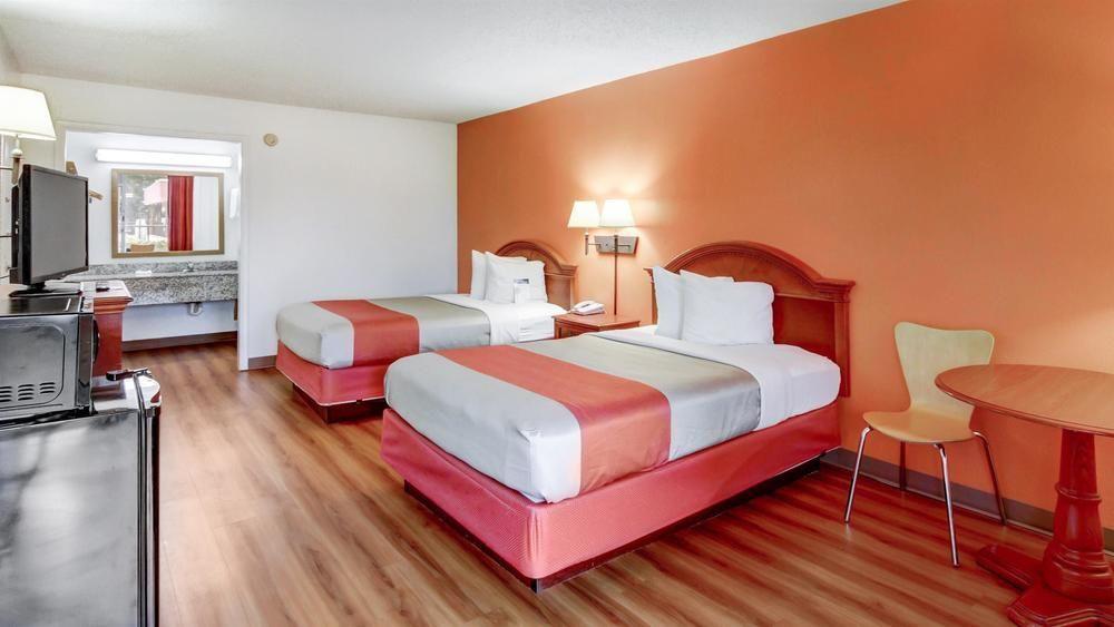 Red Roof Inn Форсайт Екстер'єр фото